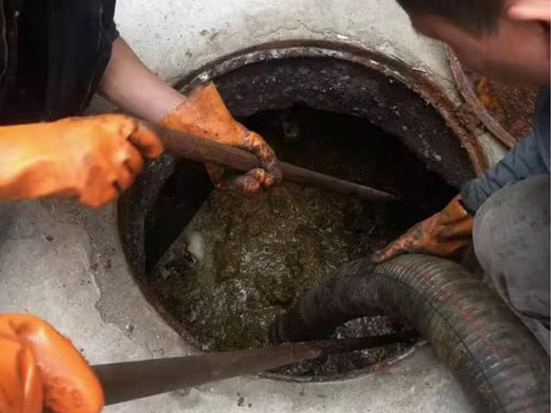 中山清理化粪池时如何避免沼气的危害?